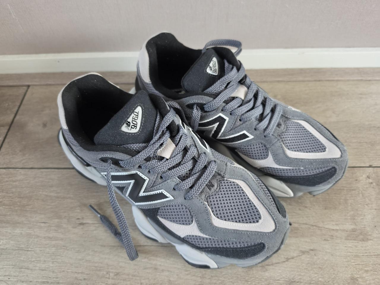 New Balance 9060.  Black/Castlerock/Grey.maat 43 vallen kleiner