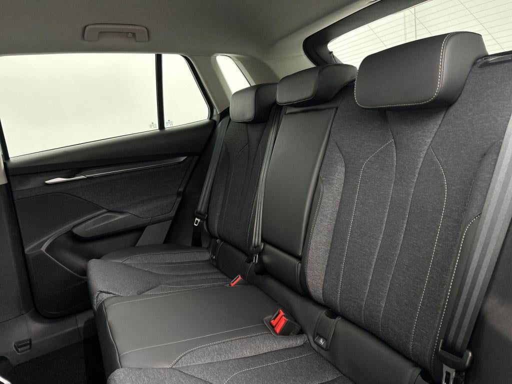 Skoda Elroq business edition elektromotor 150 kw / 204 pk suv