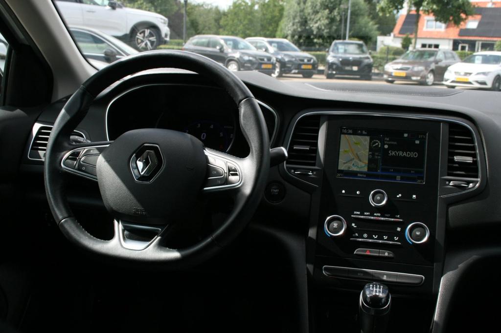Renault Megane 1.3 tce limited / trekhaak / navi / pdc / keyless