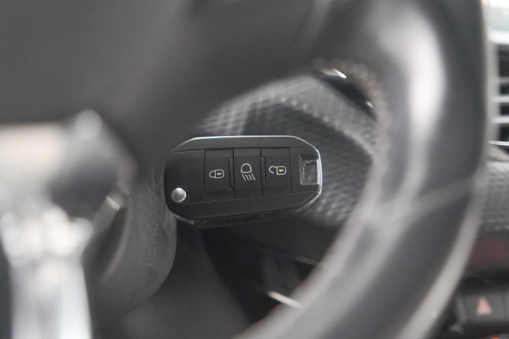 Peugeot 208 puretech 110 tech edition | camera | apple carplay | parkeersen