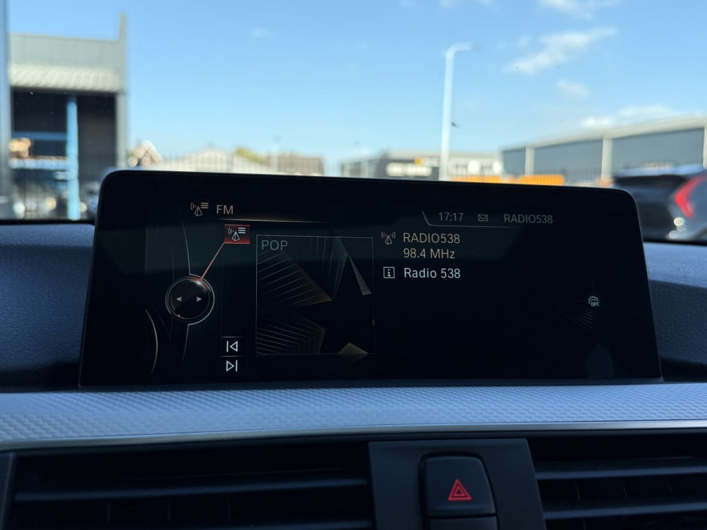 BMW 3-serie 320i m-sport | 360 camera | head-up | leder | schuif / kantel d