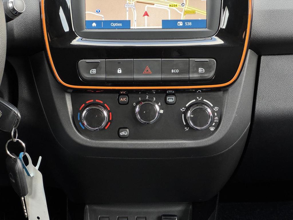 Dacia Spring comfort plus 27 kwh soh 95%, nl-auto meest luxe uitvoering!