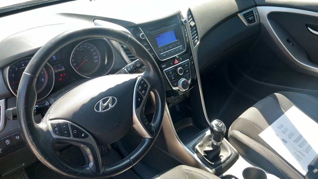 Hyundai i30 1.6 GDI blue drive I-Motion 5deurs bj:2012 airco i.z.g.st