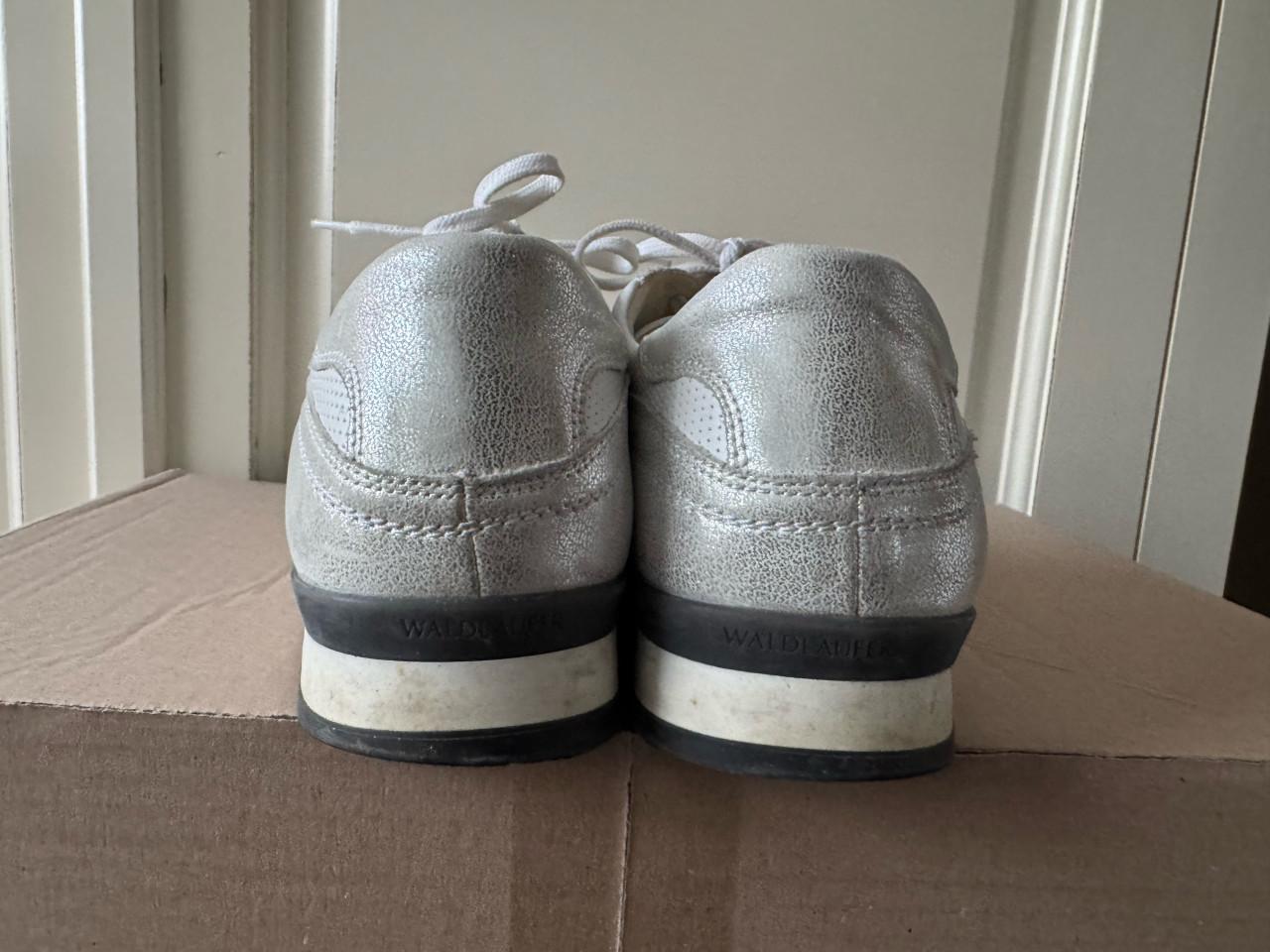 Comfortabele, witte Waldlaufer damesschoenen, Maat 43 h