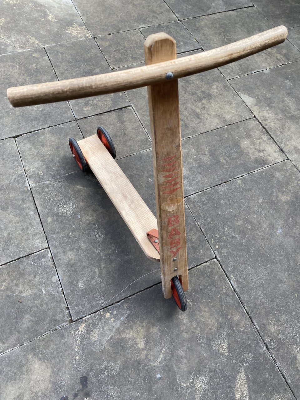 Houten kinderstepje