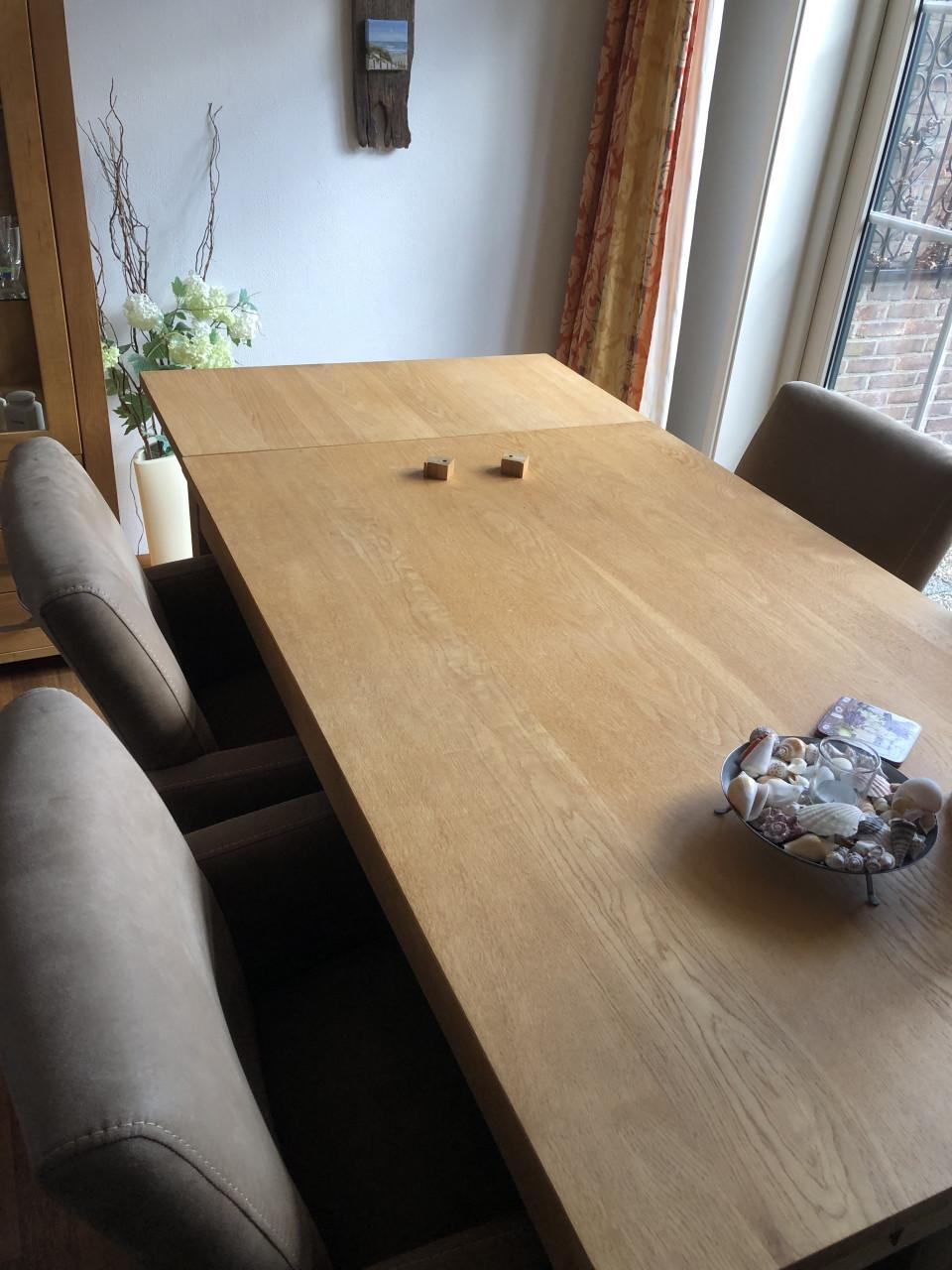 Eethoek licht eiken tafel beige stoelen