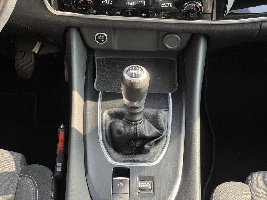 Nissan Qashqai 1.3 mhev n-connecta design pack | trekhaak | panoramadak | 3
