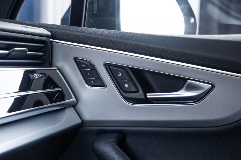 Audi Q7 sq7 s-line grijs kenteken 3x s-line / 360 camera / adaptive cruise 
