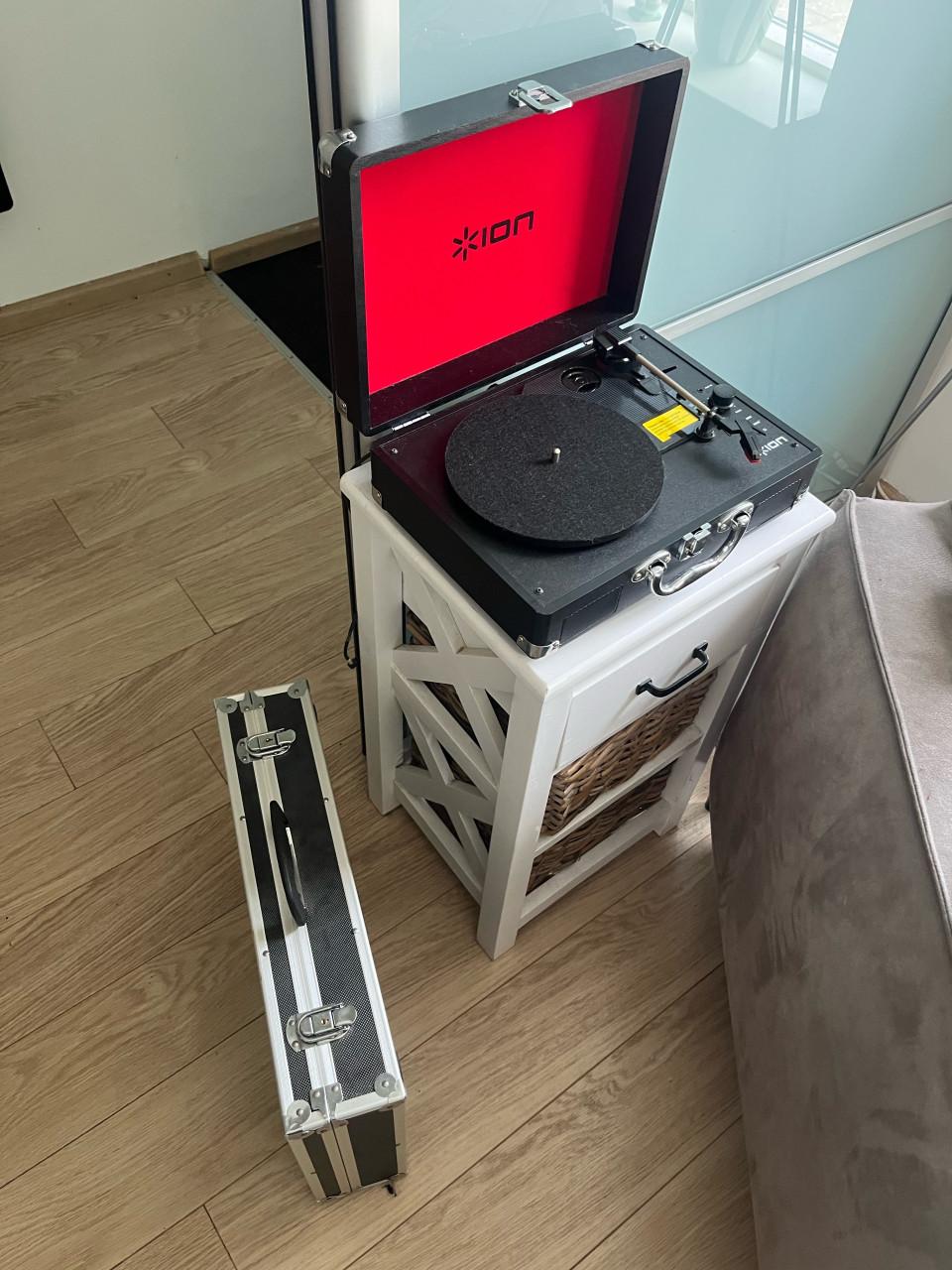 Platen speler + koffer met LPS en cassettes