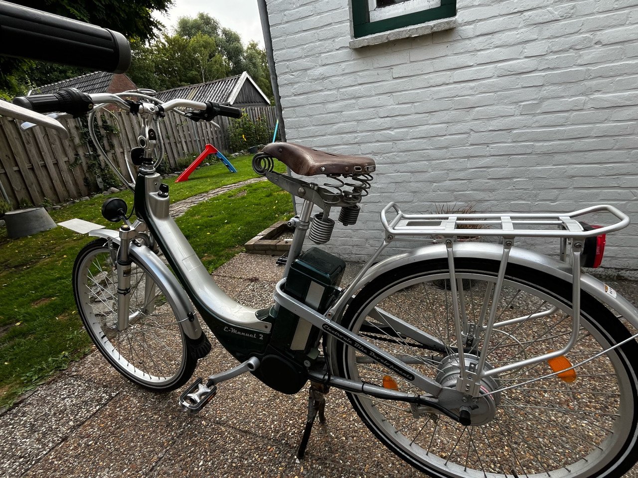 2 x Oude elektrische fietsen, Batterijen moeten gerepareed worden