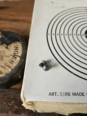 Vintage Schietkaarten en Loodjes voor Luchtbuks