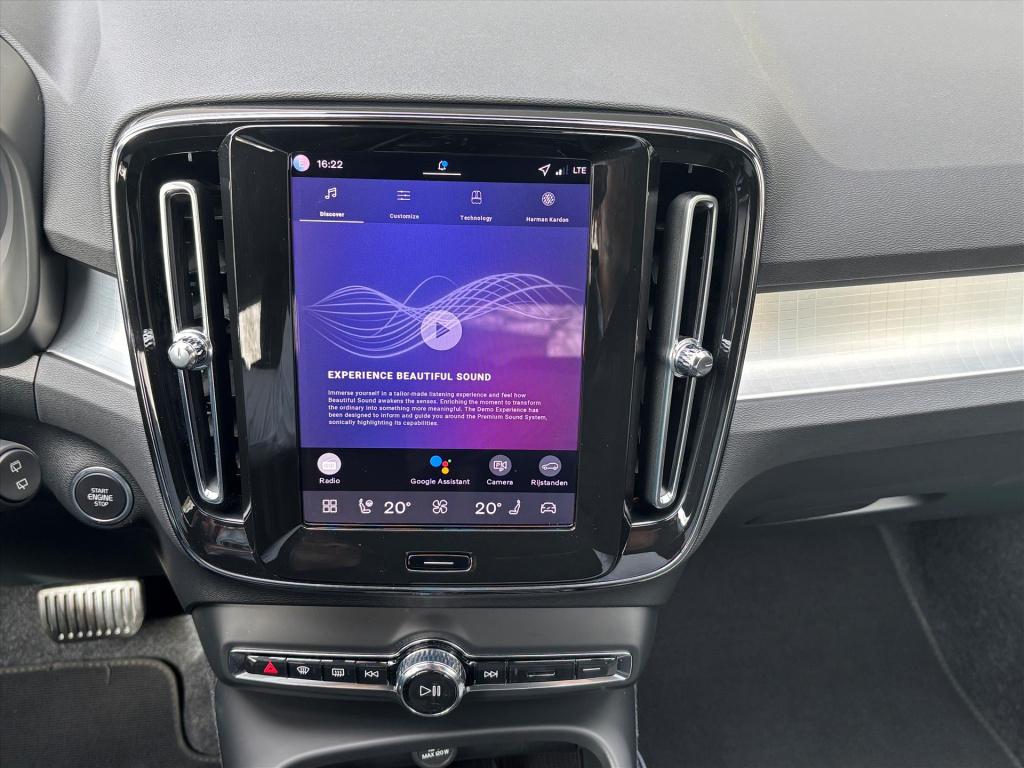 Volvo XC40 2.0 b4 b4 plus dark|stuur-stoel voorruitverwarm|blis| trekhaak| 