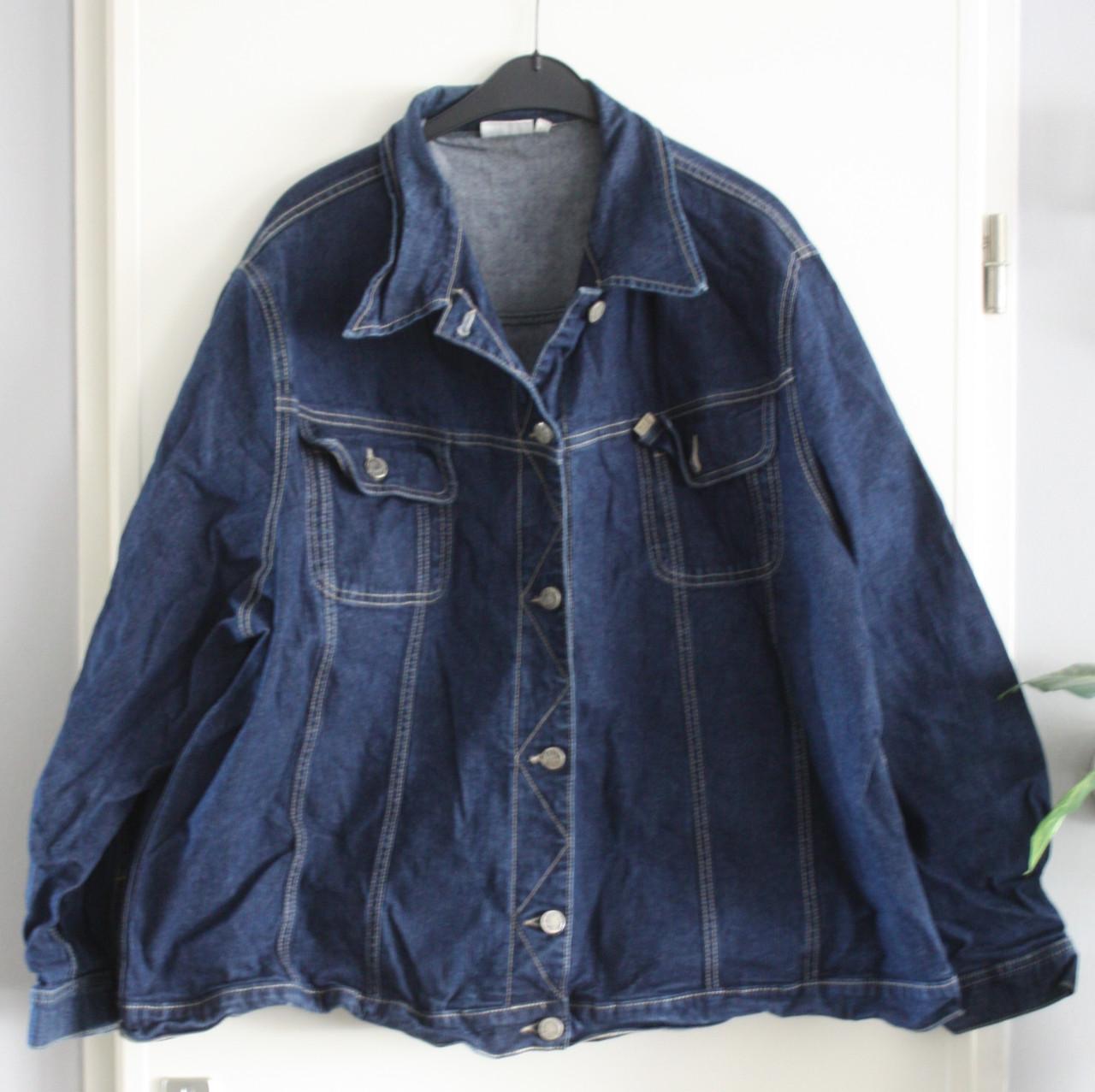 Donker blauwe spijkerjas maat 52