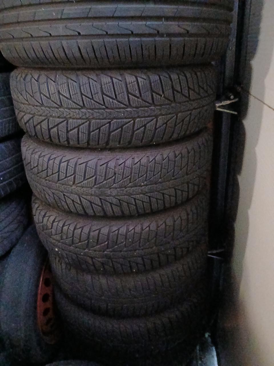 Te koop +- 20 gebruikte banden  op velg , goed profiel 150,= euro.