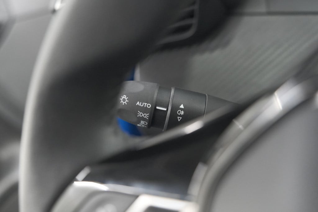 Peugeot 208 puretech 100 active | navigatie | cruise control | apple carpla