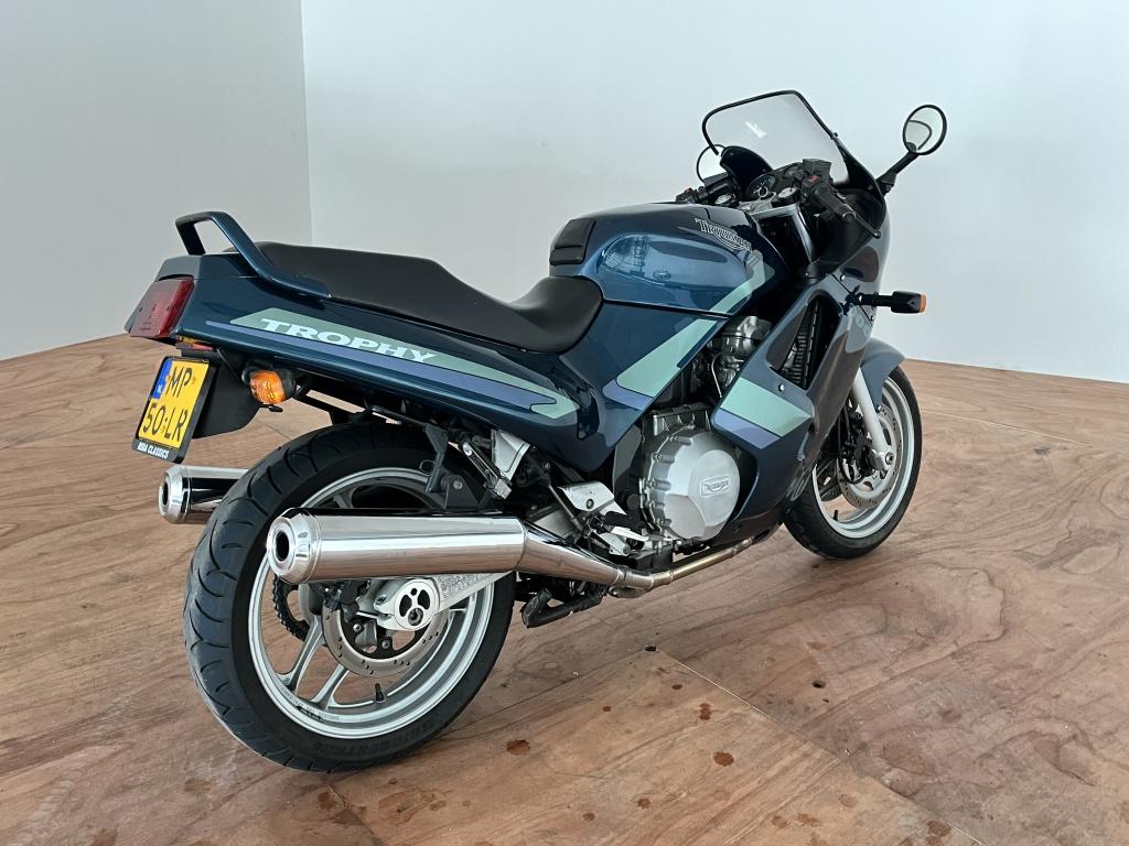 Triumph Trophy tour 900