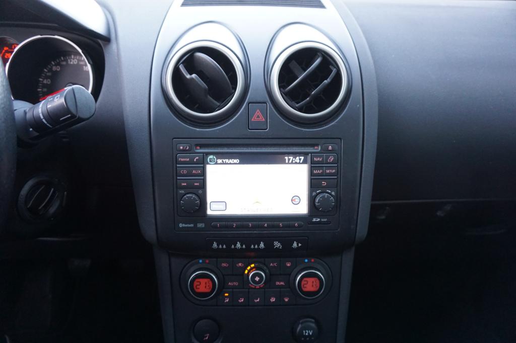 Nissan Qashqai 2.0 tekna climate / navi / cruise / camera / bt / stoelverw.