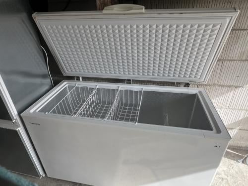 Grote vrieskist /  vriezer 412 liter 143x88x65 cm. BHD.