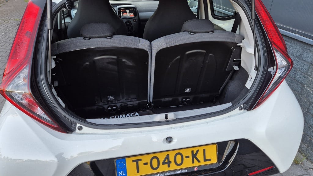 Toyota Aygo 1.0 vvt-i x-cite*automaat*airco*camera*apple-carplay*android*