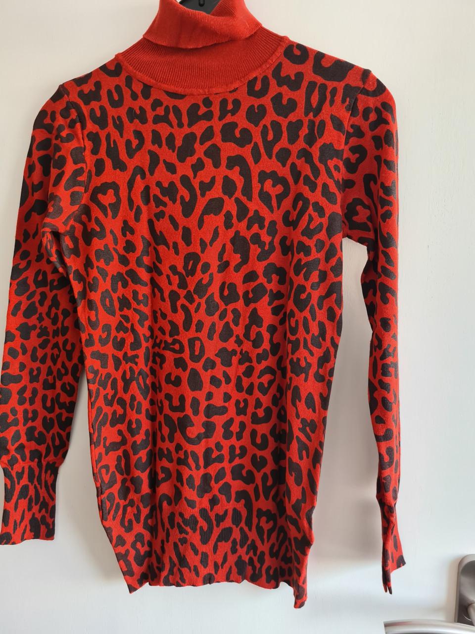 CL Essentials zwart donker rood koltrui