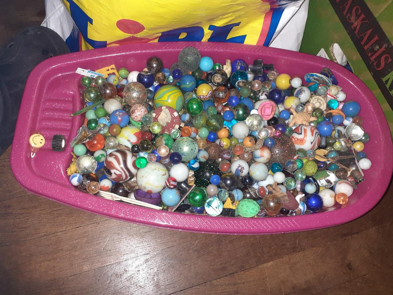 Grote verzameling knikkers in porties van  2,50 euro / per kg