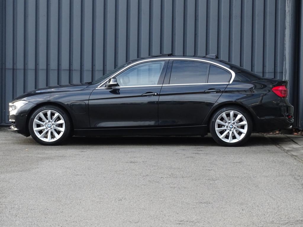 BMW 3-serie 330e luxury