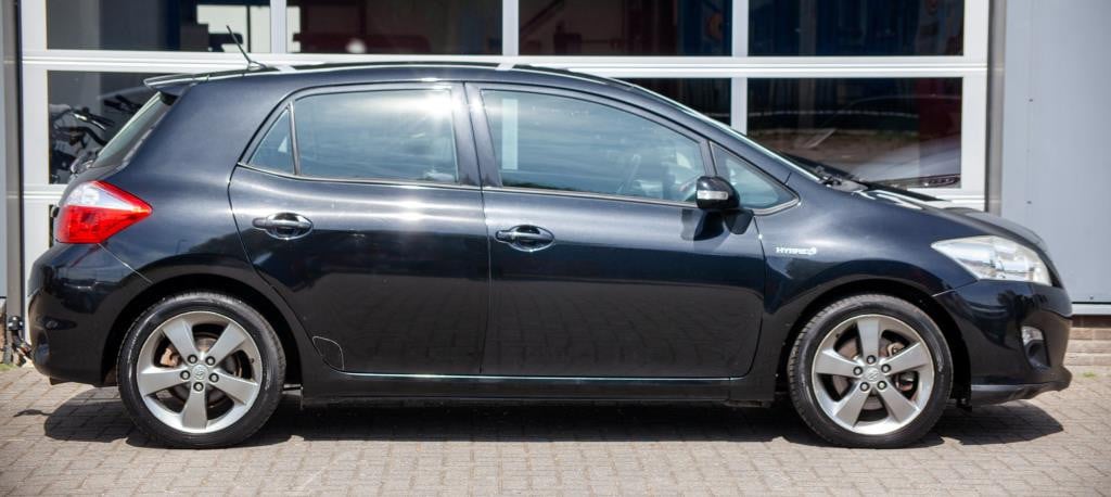 Toyota Auris 1.8 full hybrid executive business