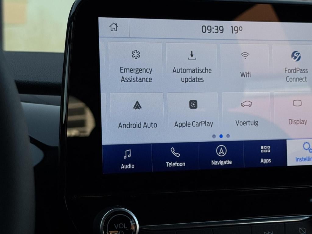 Ford Fiesta 1.0 ecoboost connected nl-auto, groot navischerm!