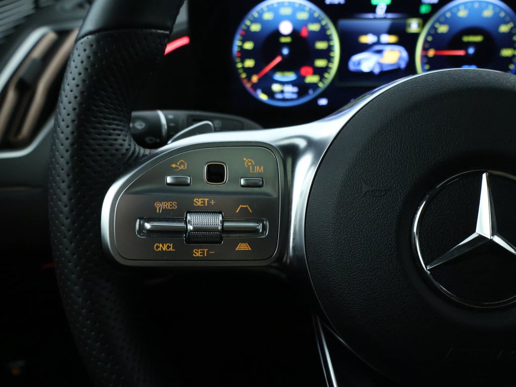 Mercedes-Benz Eqc 400 4matic amg line 80 kwh | schuifdak | trekhaak | stoel