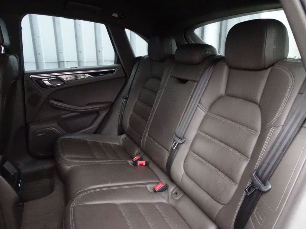 Porsche Macan 3.0 s | luchtvering | adaptief onderstel | 21"