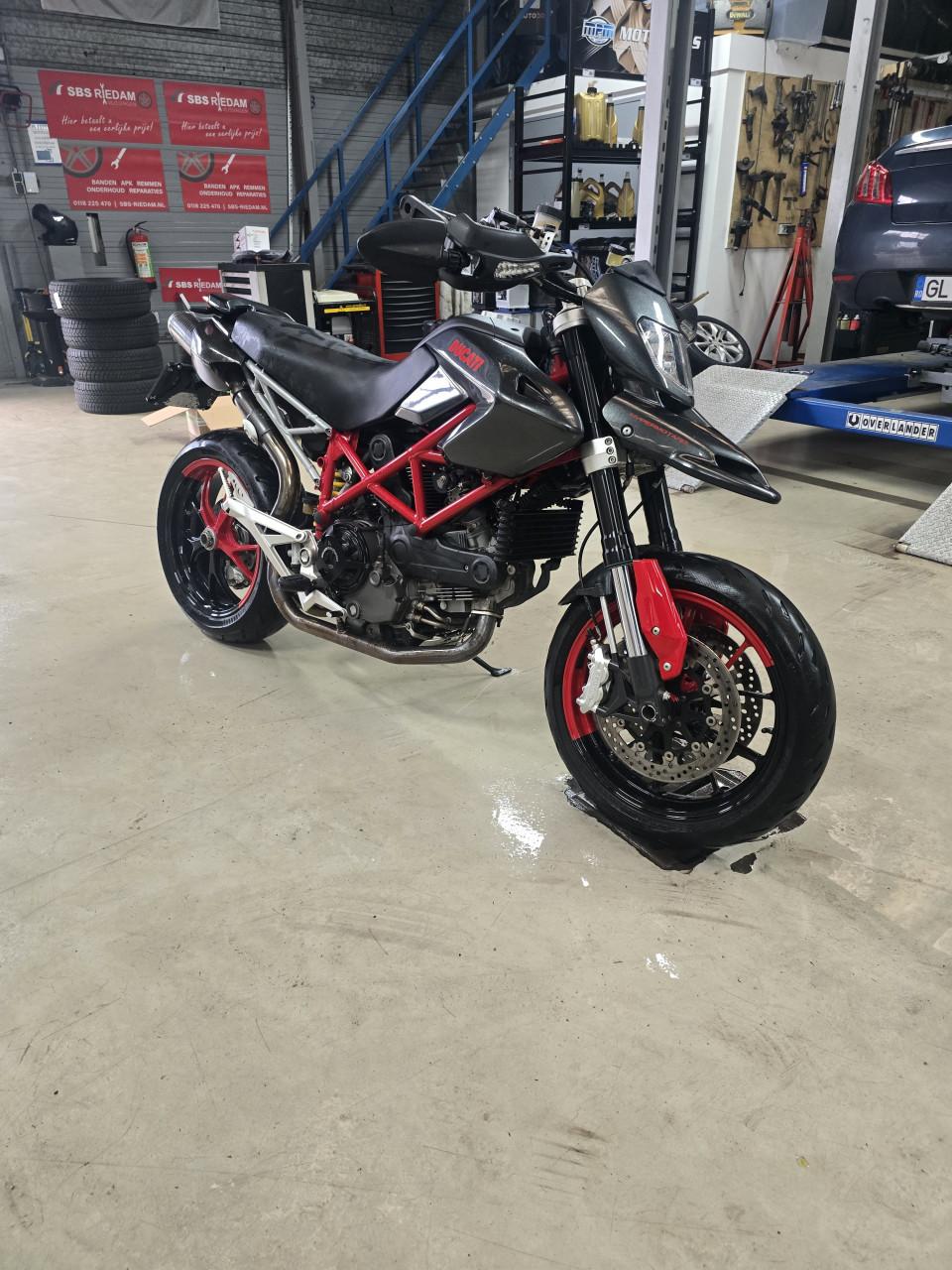 Ducati Hypermotard 1100 Evo