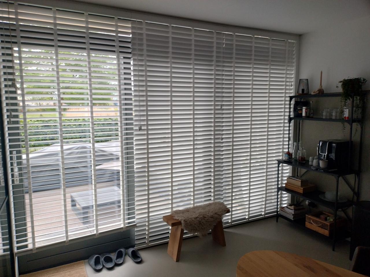 8 Stuks PVC Jaloezieën 65mm  houtnerf structuur  wit