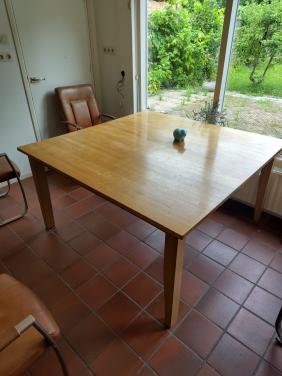 Vierkante massief eikenhouten eettafel