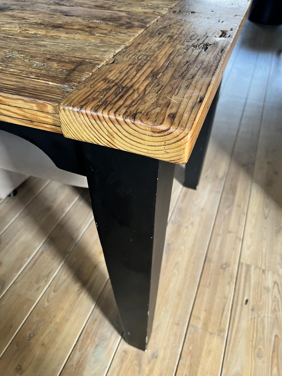 Robuuste houten eettafel 180x90x80