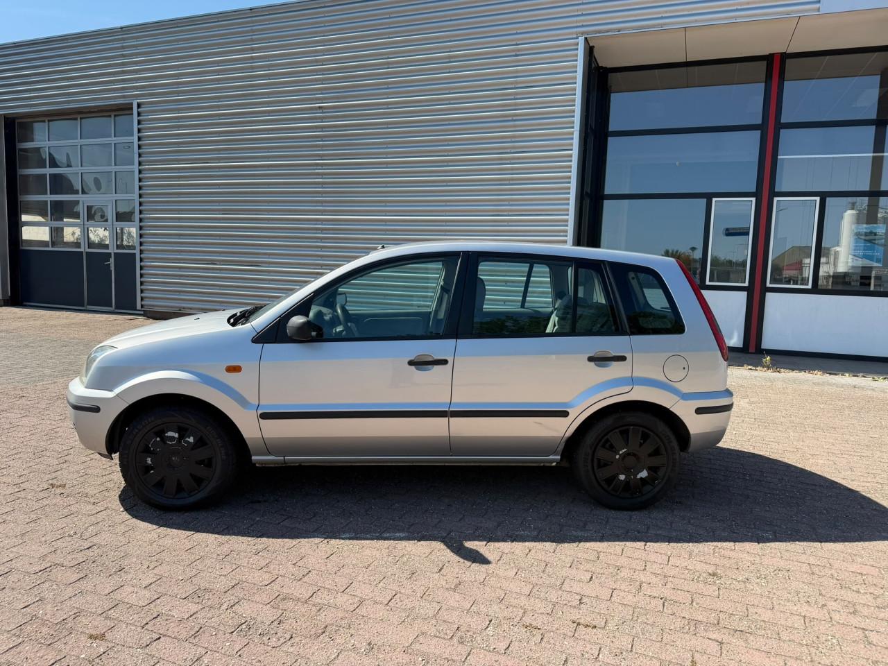 Ford fusion bj 2004  1100 euro