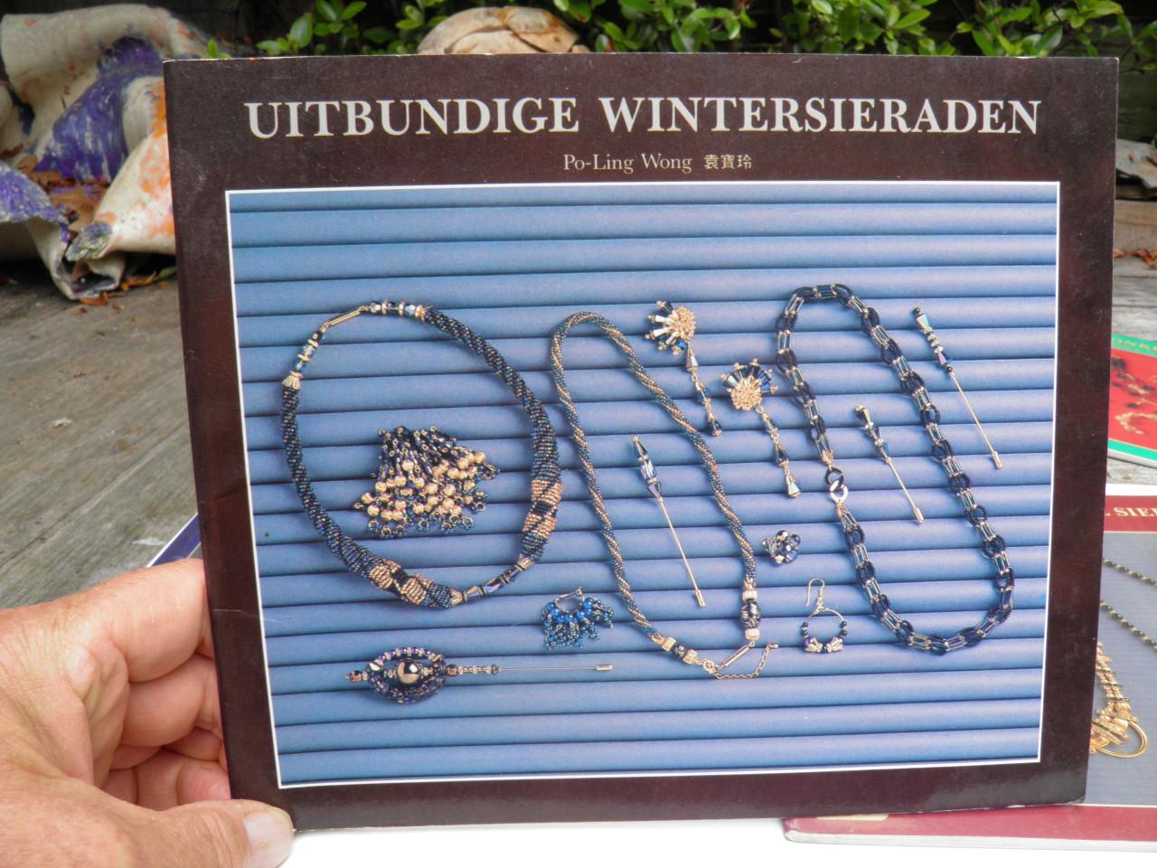 Diverse boekjes over sieraden maken, e. a.