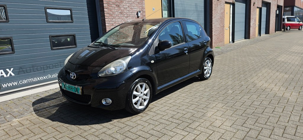 Toyota Aygo 1.0-12v 5drs comfort navigator / nl auto / nap