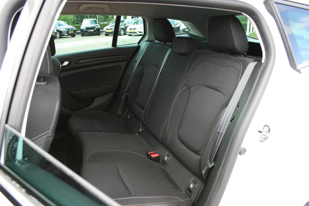 Renault Megane 1.3 tce limited / trekhaak / navi / pdc / keyless