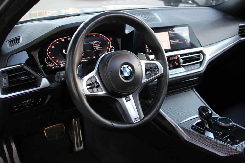 BMW 3-serie 330e high executive m-sport | schuifdak | laser | h&k | el. sto