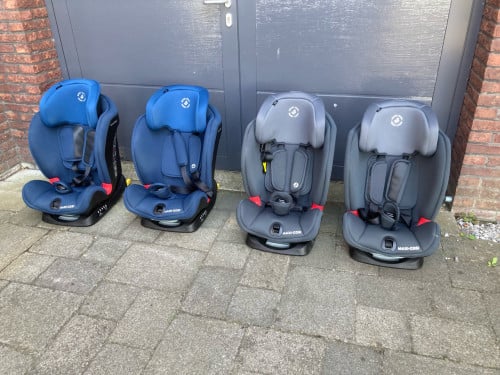 Autostoel: Maxi Cosi Titan zwart/grijs en blauw (4x)