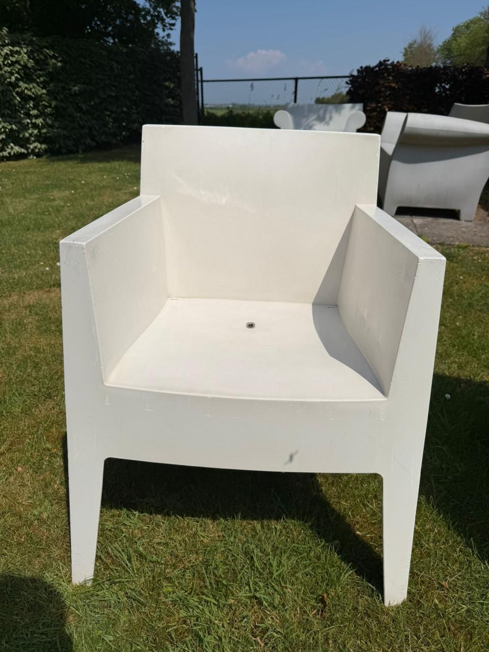 6 witte Toy Driade tuinstoelen