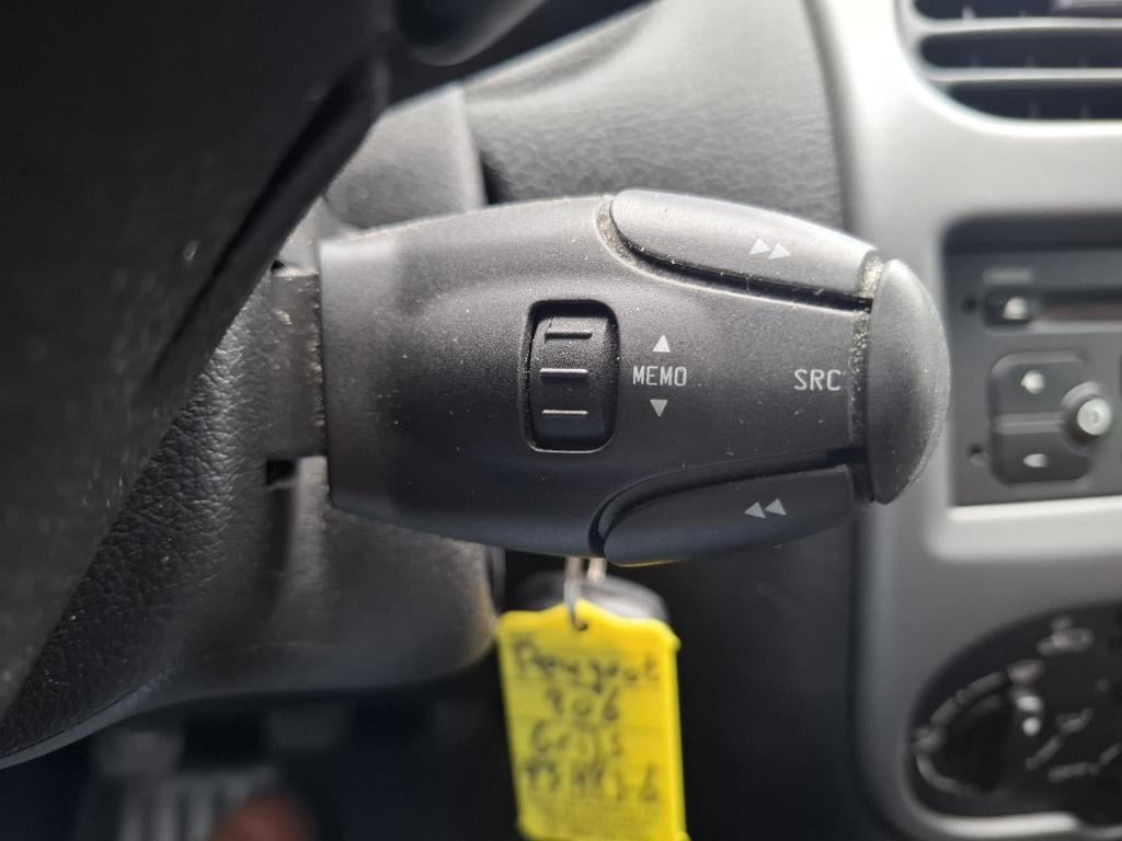 Peugeot 206 1.4i generation 5-drs airco/cruise nieuwe apk!