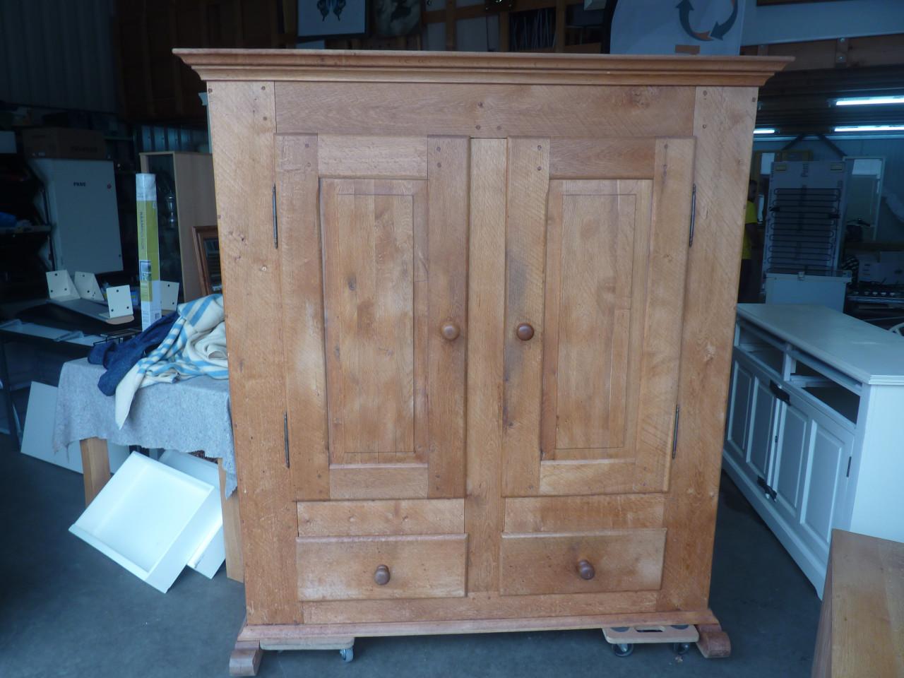 Eikenhouten kast