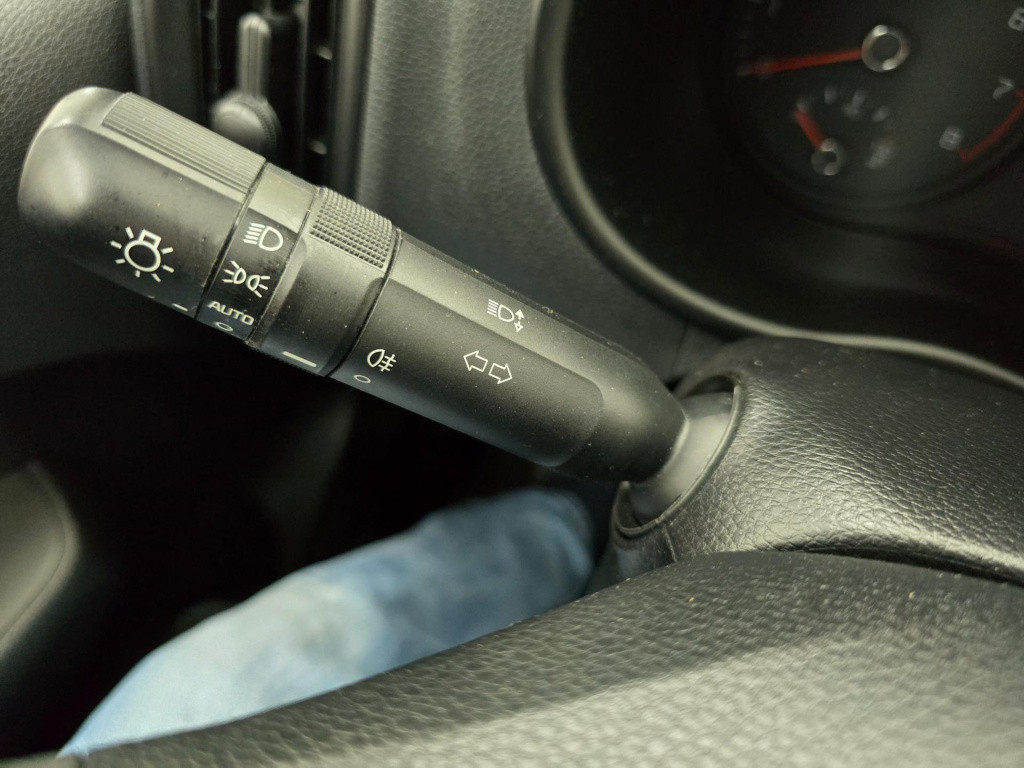 Kia Picanto occasion dealer auto met sportvelgen en bluetooth audio | tweed