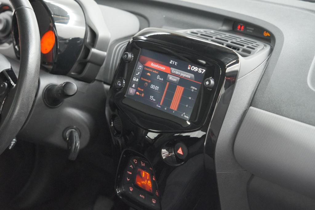 Peugeot 108 1.0 e-vti allure | camera | climate control | dab+ | 15 inch li