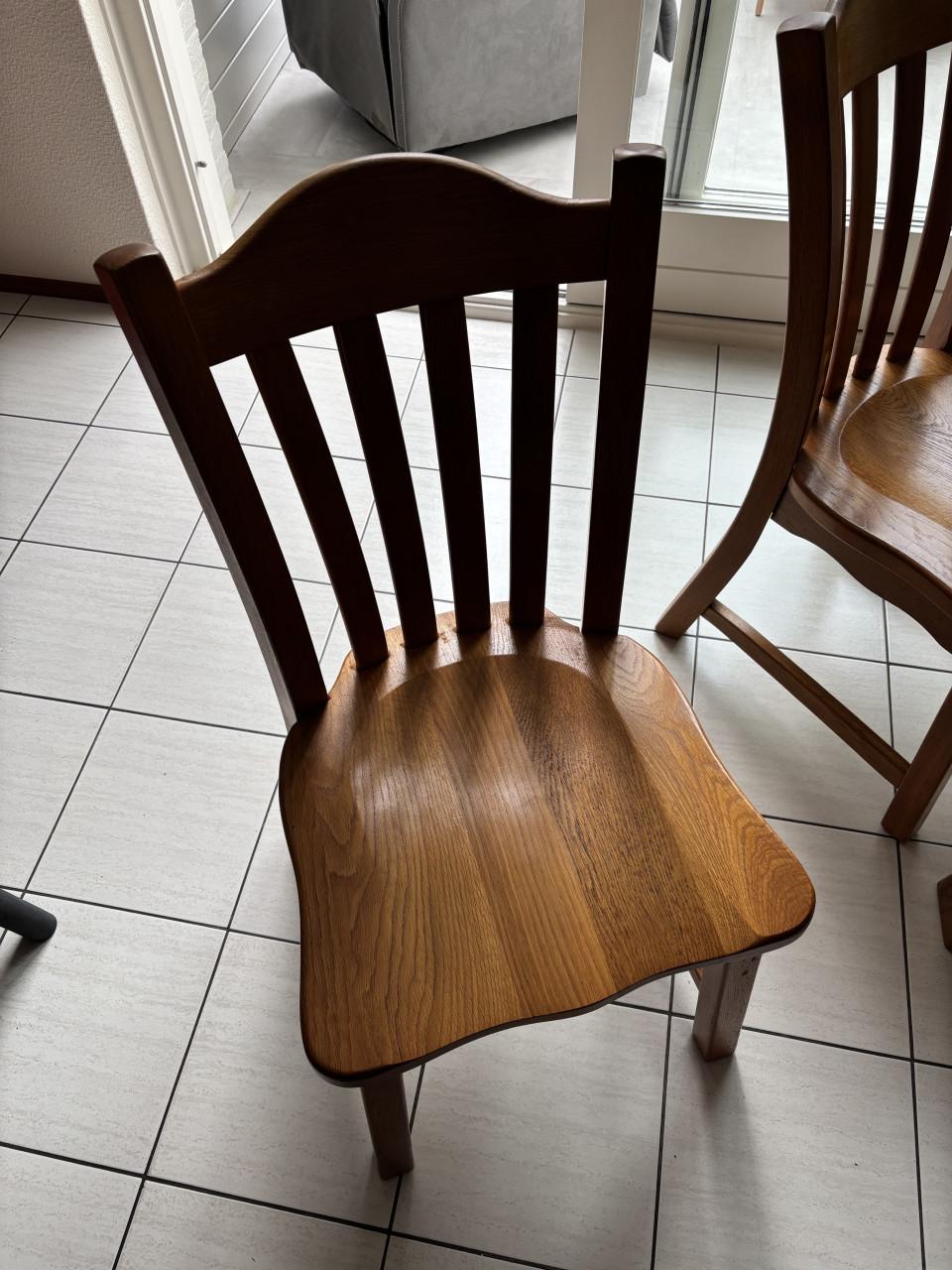 Eettafel met stoelen