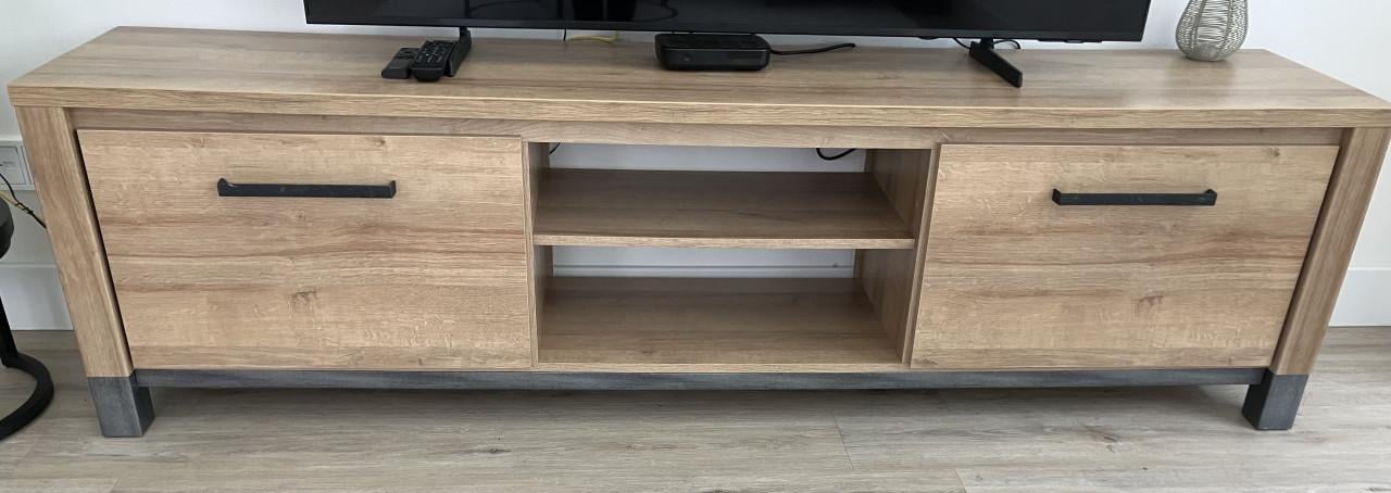 Kasten - Bedden - Dressoir - Bureaus