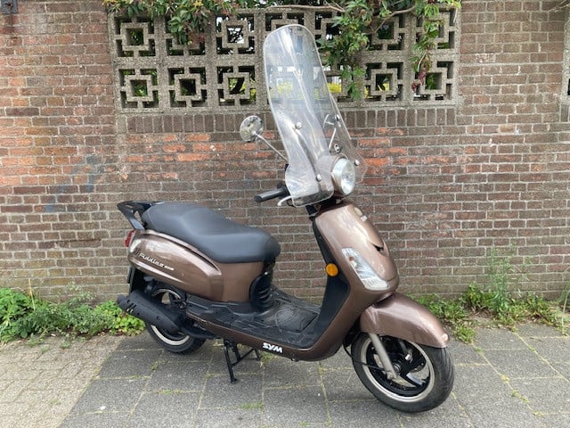 LEUKE SYM FIDDLE II 45 KM BROMSCOOTER ! BOUWJAAR 2016