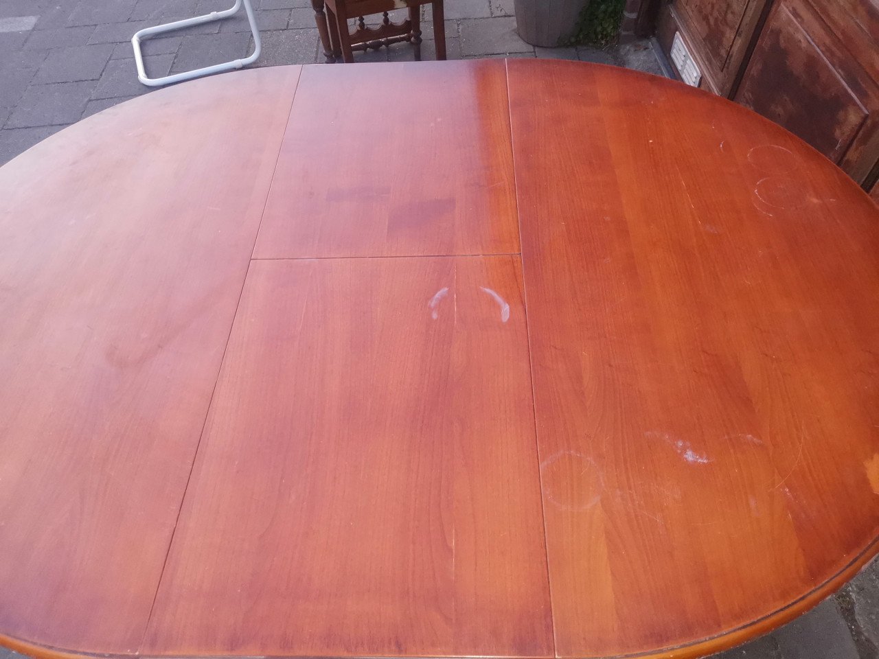Ronde uitschuifbare eettafel