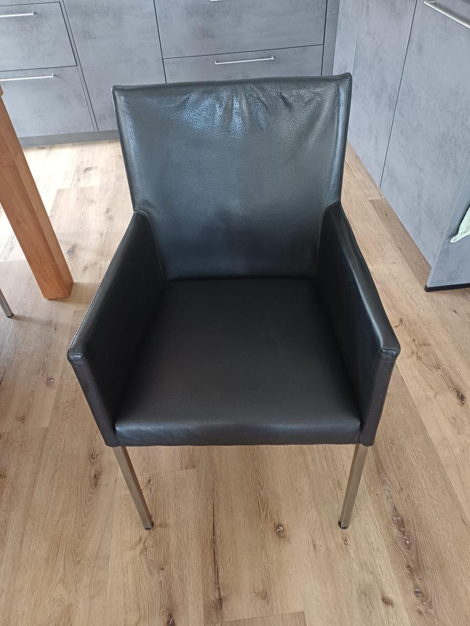Eethoek tafel teak + 4 zwartleren stoelen